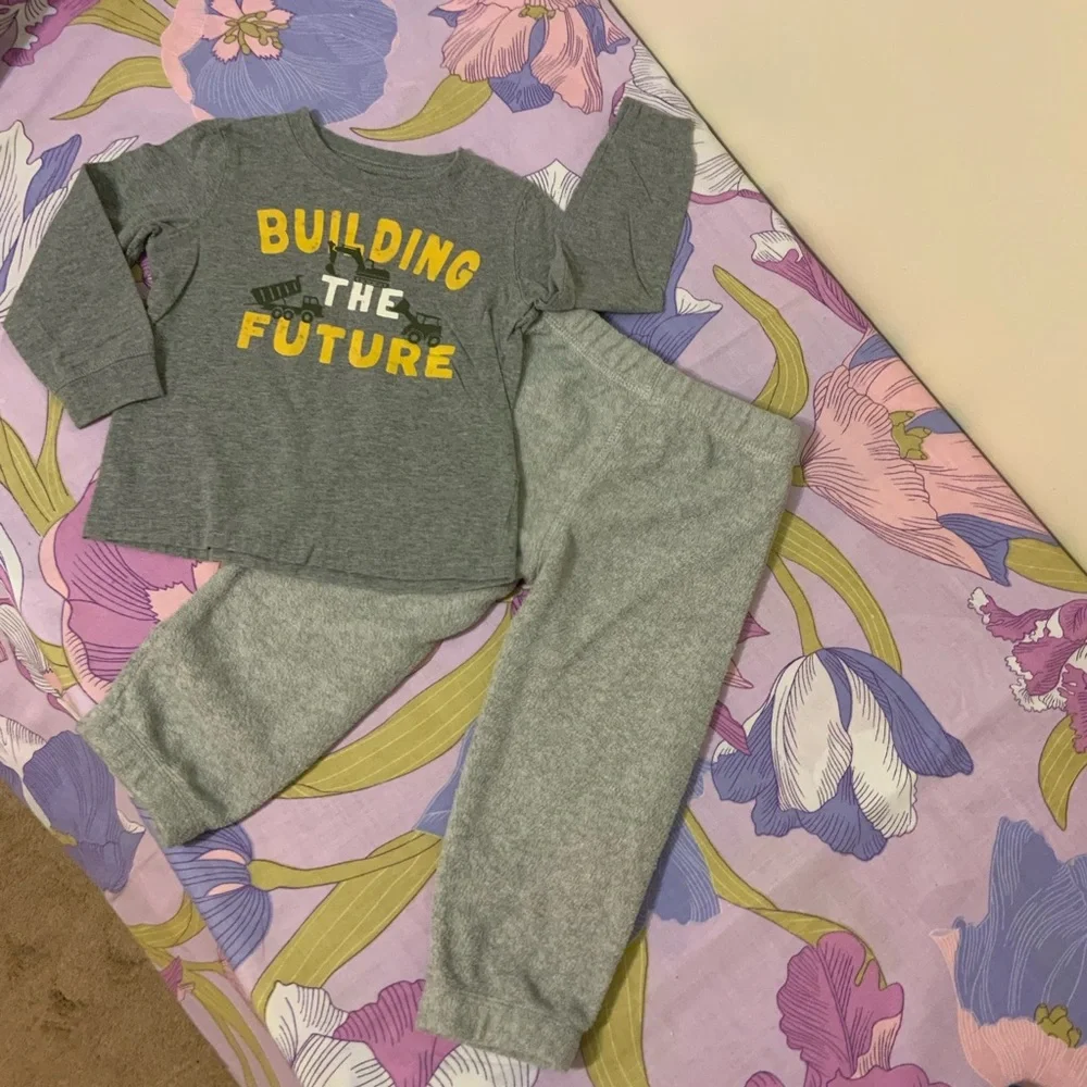 EUC Lot 8 Pz  Toddler 4 Sets Pants Sweater & Tee 24M  Carter’s